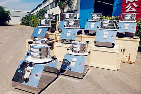 鹽城某機(jī)械有限公司在我公司訂購(gòu)8臺(tái)標(biāo)準(zhǔn)檢驗(yàn)篩發(fā)貨了